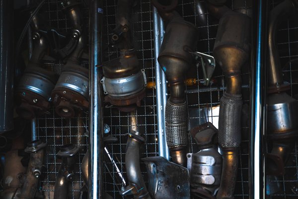 Quelles sont les différentes parties du pot d'échappement ?